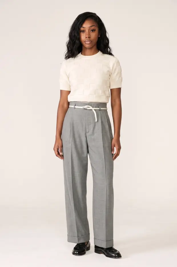 The Garu render: the same shopper wearing the same trousers